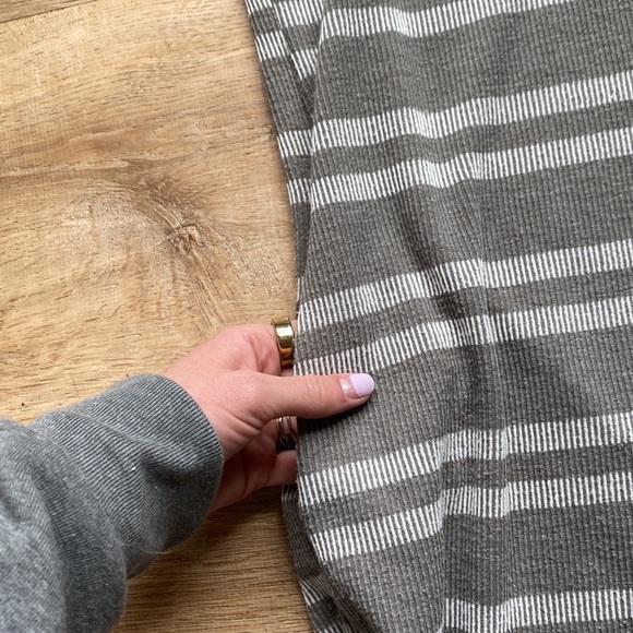 ModRef Ribbed Dress with Pockets - Picture 2 of 3